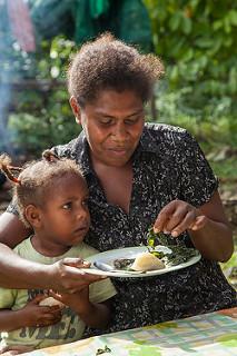 A mother and daughter share a meal in the Solomon Islands. Photo: F. Milovac (WorldFish)