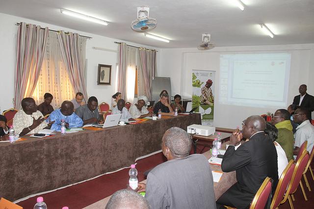 In Mali, a first workshop has been carried out between the 18th and 19th of November 2014. The event gathered 30 participants representing ministries, local governments, research institutions, NGOs, funders, in order to prioritize 10 to 15 CSA practices.