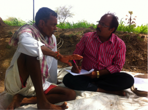 Dr. Suresh Reddy, field team member, interviewing a vulnerable small landholder farmer on the usefulness of agrometeorological advisories in Nimani village, Andrah Pradesh (South India). Credit: Arame Tall (CCAFS) 