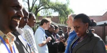 Participants introducing themselves. Source: https://www.flickr.com/photos/cgiarclimate/6503951589/in/photostream